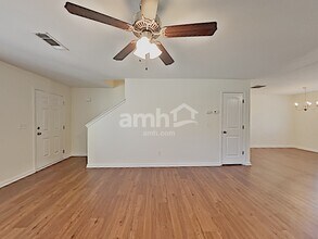 4863 Clarkstone Dr in Flowery Branch, GA - Foto de edificio - Building Photo