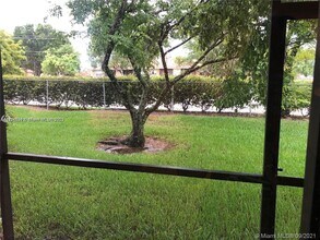 932 NW 106th Terrace in Pembroke Pines, FL - Building Photo - Building Photo