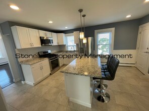 524 Warren Ave in East Providence, RI - Building Photo - Building Photo