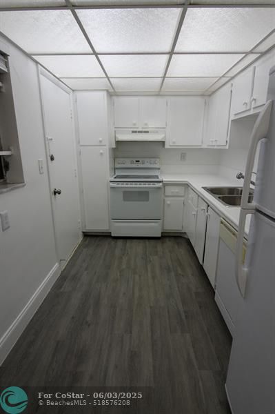 9159 SW 77th Ave in Miami, FL - Building Photo - Building Photo