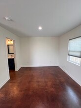 5703 Adelaide Ave in San Diego, CA - Foto de edificio - Building Photo