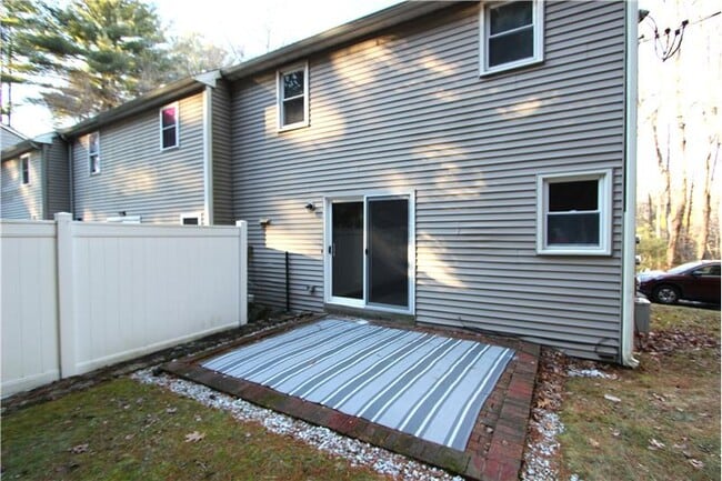 70 Beach St in Wrentham, MA - Building Photo - Building Photo