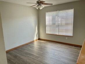 5309 Deer Valley Dr, Unit A in Jefferson City, MO - Foto de edificio - Building Photo