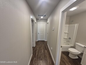 2010 Bryan Ave in Wolfforth, TX - Foto de edificio - Building Photo