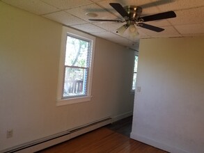 127 Monomonock Rd in Cresco, PA - Foto de edificio - Building Photo