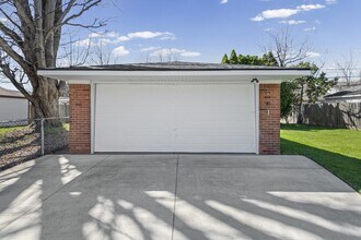 22055 Elmwood Ave in Eastpointe, MI - Building Photo - Building Photo