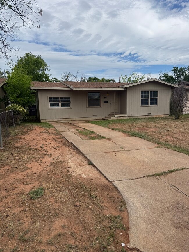 property at 1701 N Mockingbird Ln