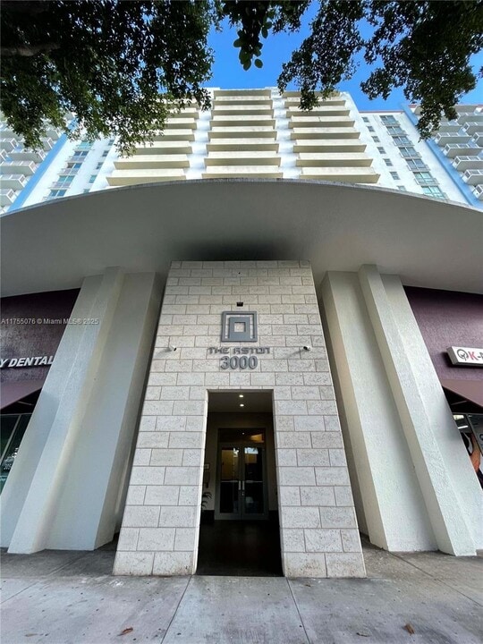 3000 Coral Way, Unit 1501 in Coral Gables, FL - Building Photo