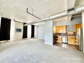 523 Grand Blvd-Unit -2E in Kansas City, MO - Foto de edificio - Building Photo