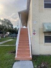 731 Michigan Ct in St. Cloud, FL - Foto de edificio - Building Photo
