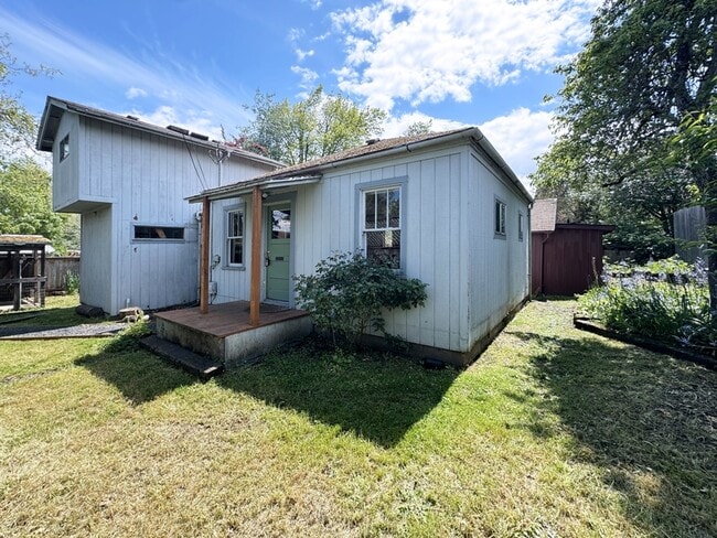 property at 310 1/2 E 31st Ave