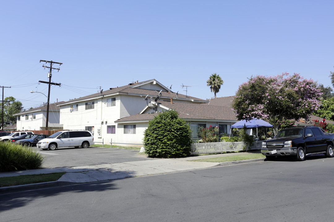 Myrtle Avenue Apartments in Tustin, CA - Building Photo