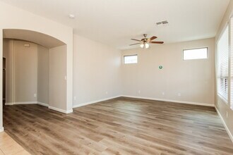 3918 Escuda Dr in Glendale, AZ - Foto de edificio - Building Photo