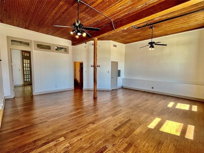 property at 117 S Elm St