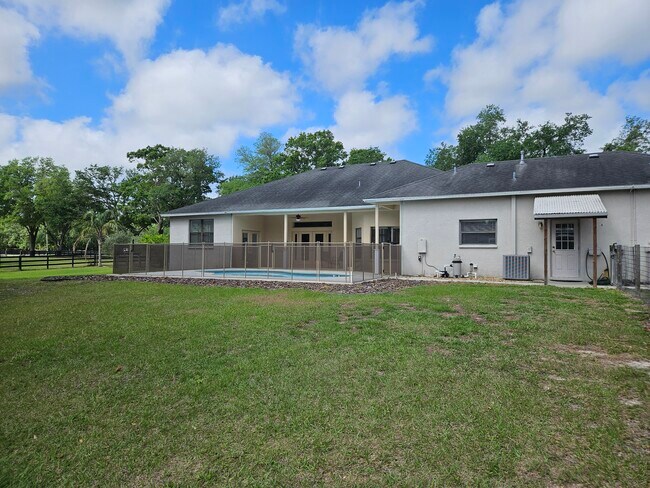 18401 30th St in Lutz, FL - Building Photo - Building Photo