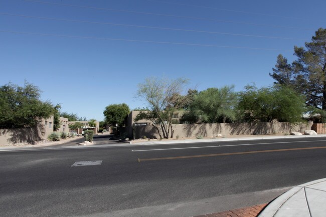 Mountain Rental Apartments in Tucson, AZ - Foto de edificio - Building Photo