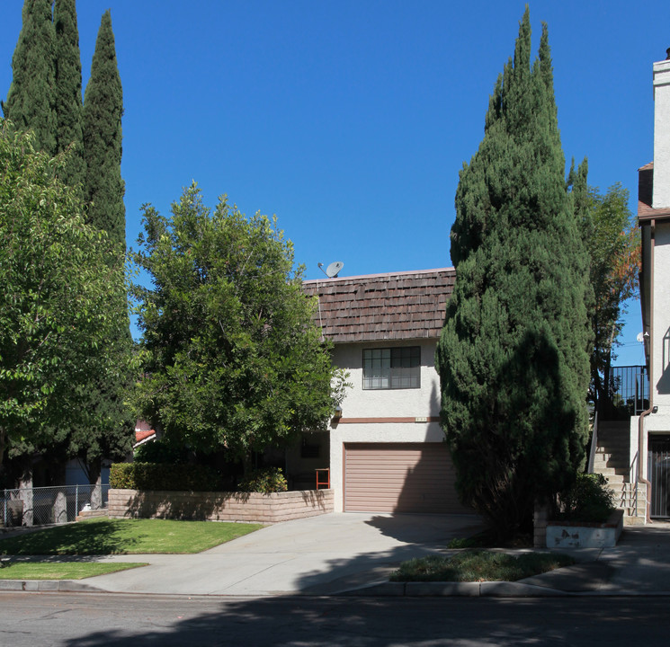 731 E Tujunga Ave in Burbank, CA - Building Photo