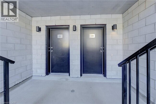 410 Northfield Dr W in Waterloo, ON - Building Photo - Building Photo