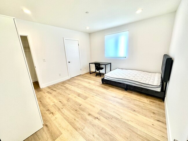 1543 W 37th Pl, Unit 1543 w 37th Pl in Los Angeles, CA - Foto de edificio - Building Photo