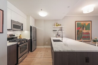 50 Lansing St, Unit 409 in San Francisco, CA - Building Photo - Building Photo