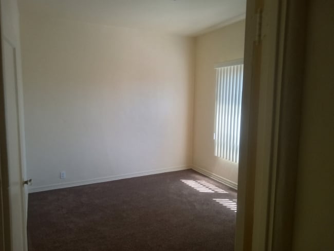 4721 S Budlong Ave in Los Angeles, CA - Building Photo - Building Photo