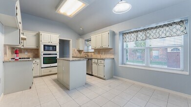 525 Mustang Ridge Dr in Murphy, TX - Foto de edificio - Building Photo