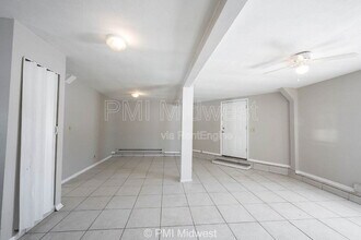 4881 300W, Unit 21 in New Palestine, IN - Foto de edificio - Building Photo
