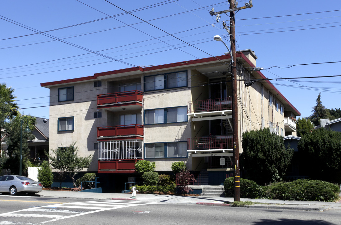 2604 Fruitvale Ave in Oakland, CA - Building Photo