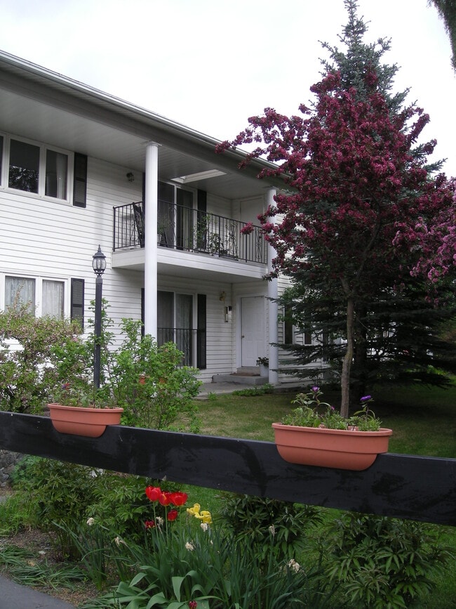 700 W 47th Ave, Unit #2 in Anchorage, AK - Foto de edificio - Building Photo