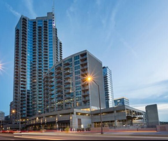 400 W Peachtree St NW, Unit 39 in Atlanta, GA - Building Photo