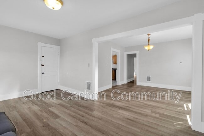 2273 Delaware Ave in Buffalo, NY - Building Photo - Building Photo