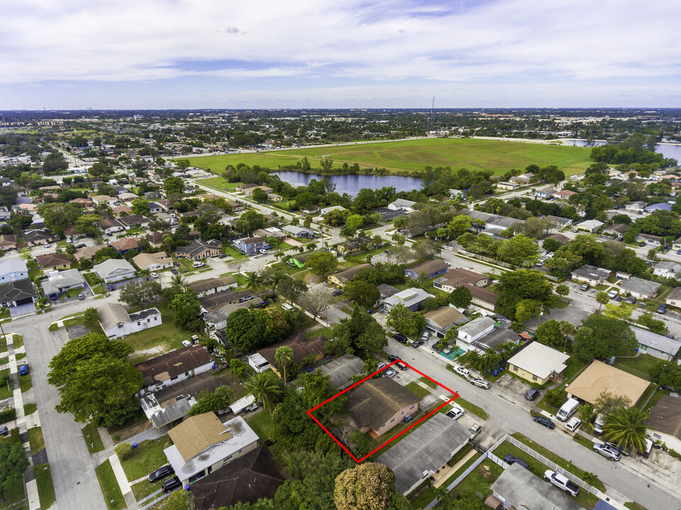 2830 NW 12th Ct in Fort Lauderdale, FL - Building Photo