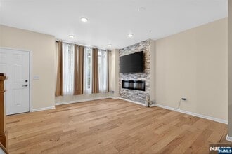 28 Leahy Dr in Wood Ridge, NJ - Building Photo - Building Photo