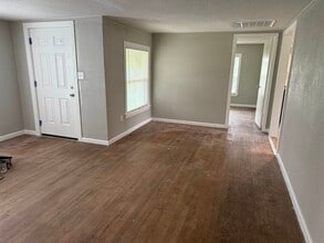 801 Northington St in Burnet, TX - Building Photo - Building Photo