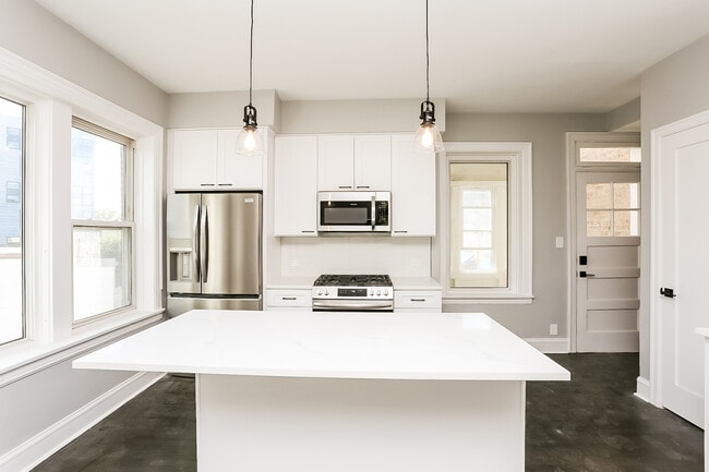 2208 N Talman Ave in Chicago, IL - Building Photo - Building Photo