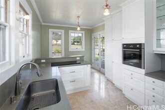 2238 Ho'onanea St in Honolulu, HI - Building Photo - Building Photo