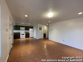 1721 Quintana Rd in San Antonio, TX - Building Photo - Building Photo