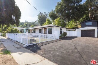 1942 Chickasaw Ave in Los Angeles, CA - Building Photo - Building Photo