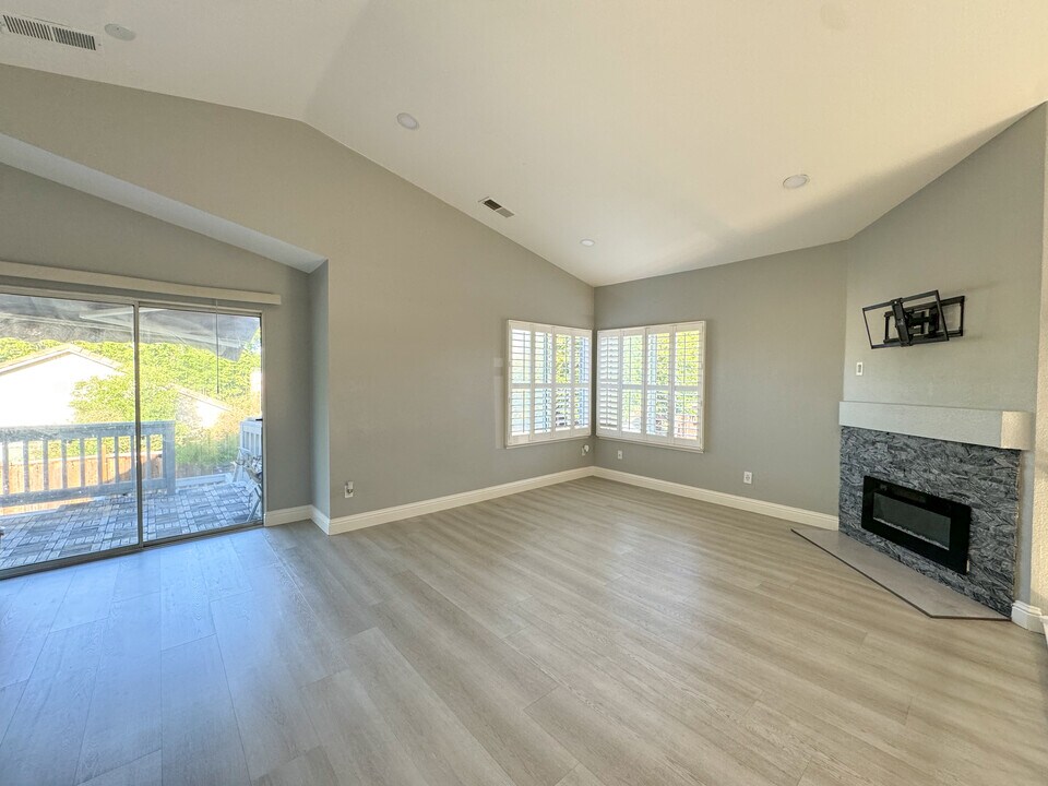 880 Arches Ct in Tracy, CA - Building Photo