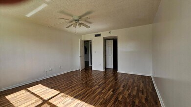 16171 Blatt Blvd, Unit 202 in Weston, FL - Building Photo - Building Photo