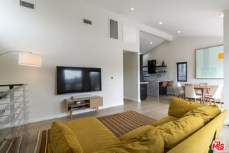 3923 Fernwood Ave in Los Angeles, CA - Building Photo - Building Photo