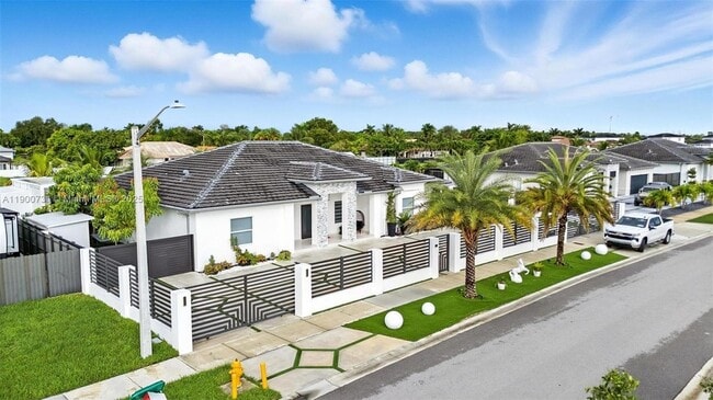 19302 SW 132nd Path in Quail Heights, FL - Building Photo - Building Photo