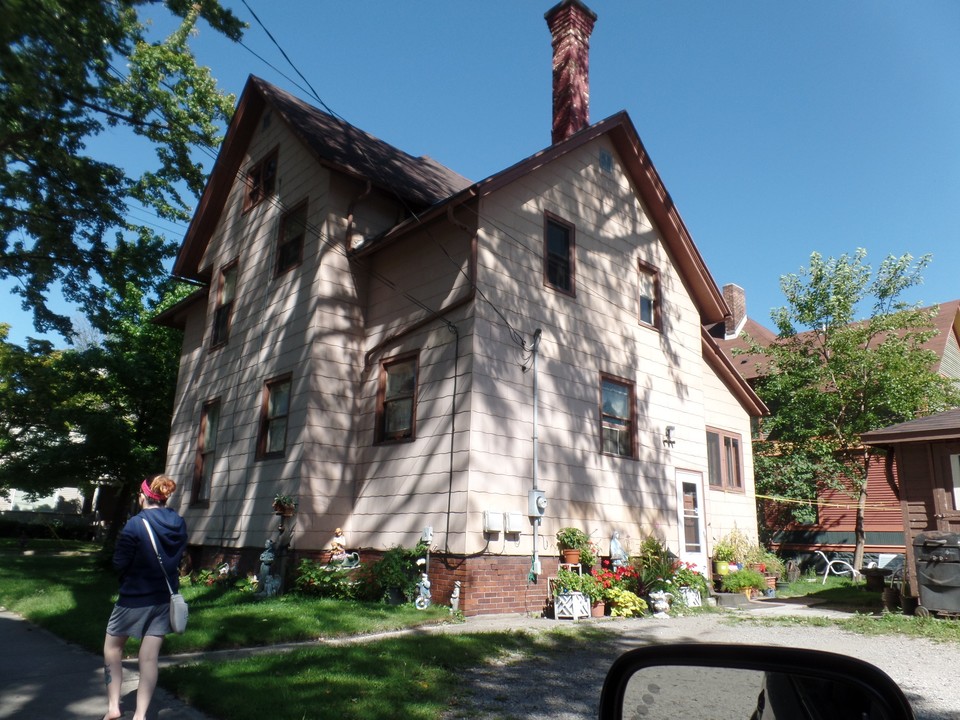 1300 McKinley St in Bay City, MI - Foto de edificio