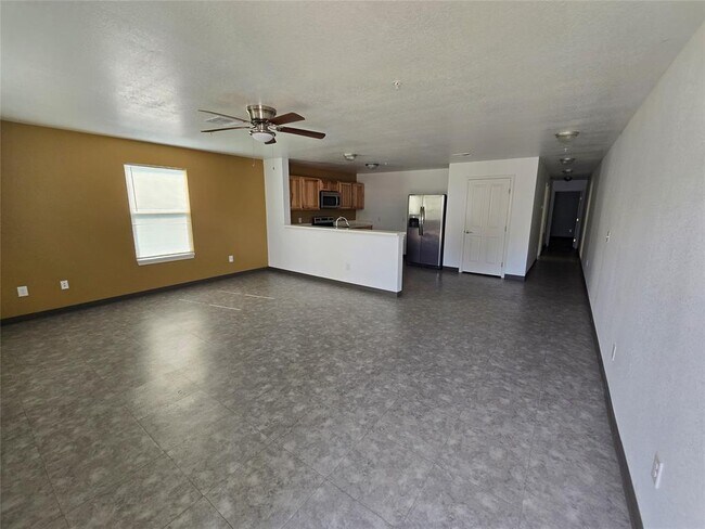 702 W 6th St in Taylor, TX - Foto de edificio - Building Photo