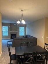 613 Grandview Ct in Iowa City, IA - Building Photo - Building Photo