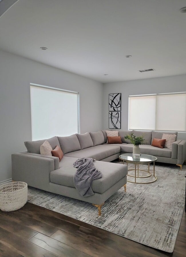 1646 S Wooster St in Los Angeles, CA - Building Photo - Building Photo