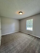 678 Artic Ave in Oak Grove, KY - Building Photo - Building Photo