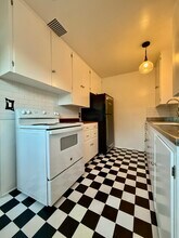 5560 Village Grn, Unit 5560 Village Grn in Los Angeles, CA - Foto de edificio - Building Photo