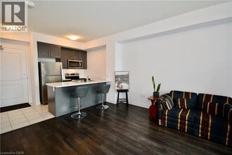 450 Dundas St E in Waterdown, ON - Building Photo - Building Photo