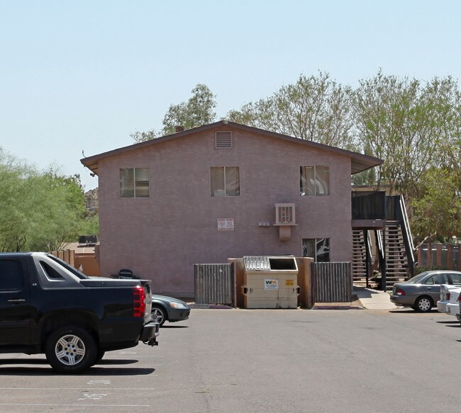 Desert Cove Manor in Phoenix, AZ - Foto de edificio - Building Photo